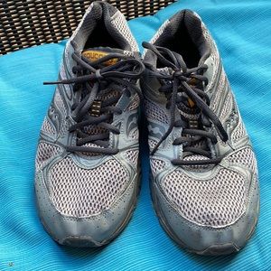 Saucony men’s grey running shoe size 11.5